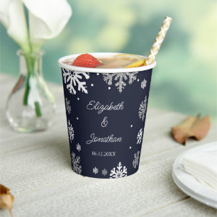 Winterhochzeit mit blauen Schneeflocken Pappbecher