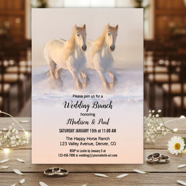 Winterhochzeitsbrunch für Pferde Einladung (Winter wedding brunch invitation featuring two horses running in the snow.)