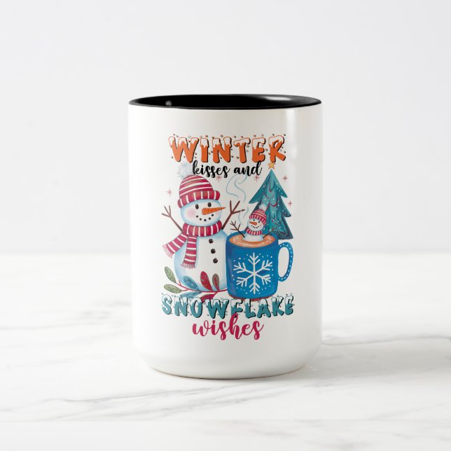 Winterküsse und Snowflake-Wünsche Zweifarbige Tasse (Mittel)