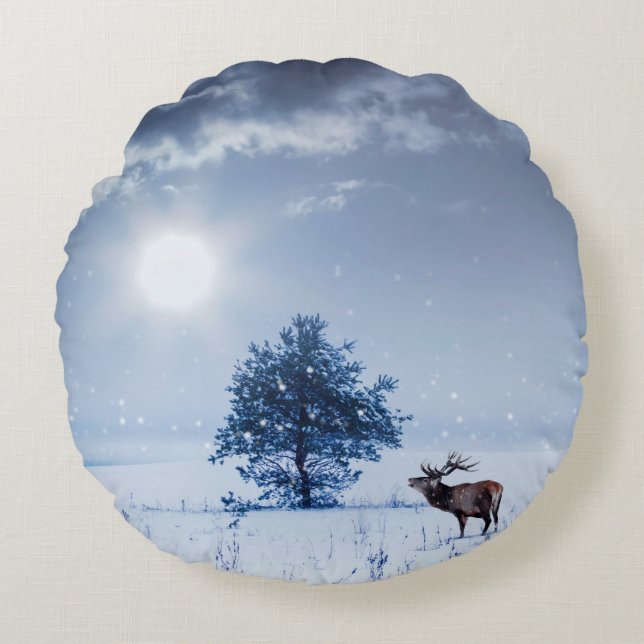 Winterlandschaft in blauer Farbe. Einmaliger Baum  Rundes Kissen (Vorderseite)