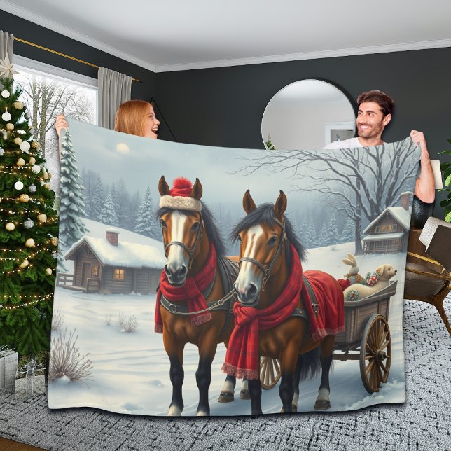 Winterlandschaft mit Pferden und Hütten Fleecedecke (Von Creator hochgeladen)