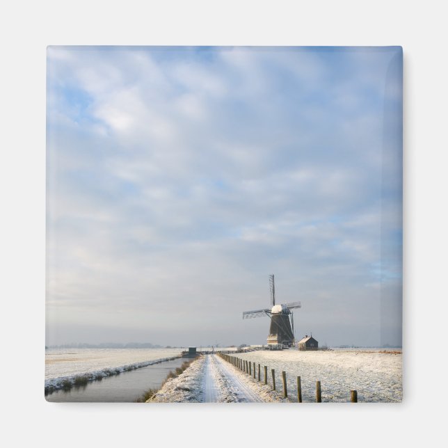 Winterlandschaft mit Schnee und Windmühle in Holla Magnet (Vorne)