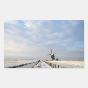Winterlandschaft mit Schnee und Windmühle in Holla Rechteckiger Aufkleber