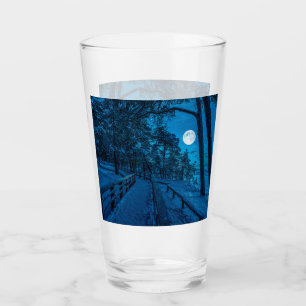 Winterlandschaft mit schneebedecktem Pinienwald Glas