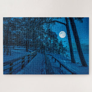 Winterlandschaft mit schneebedecktem Pinienwald Puzzle