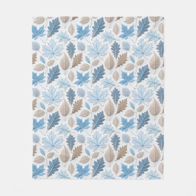 winterliche Blätter in zartem Frost überzogen Fleecedecke (Vorderseite)