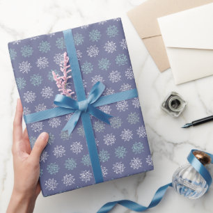 Wintermuster Blau und Weiße Schneeflocken Geschenkpapier