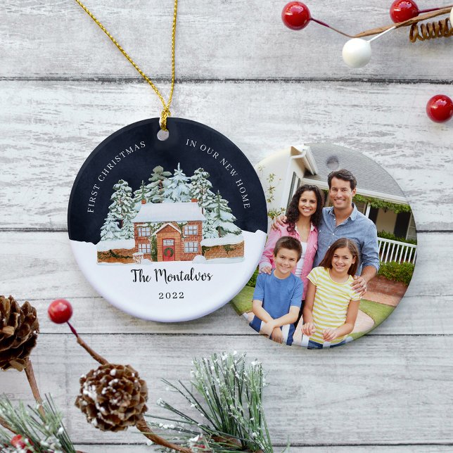 Winternacht Erste Weihnachten in unserer neuen Zuh Keramik Ornament (Von Creator hochgeladen)