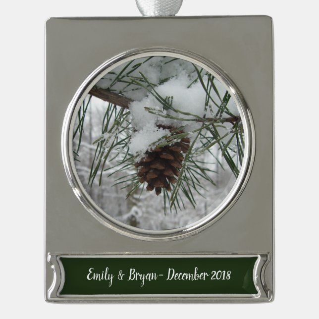 Winternaturfotografie von Snowy Pine Branch Banner-Ornament Silber (Vorderseite)