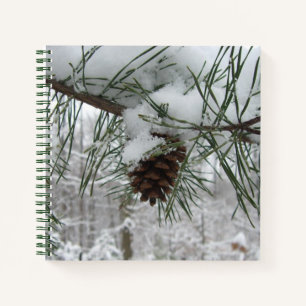 Winternaturfotografie von Snowy Pine Branch Notizbuch