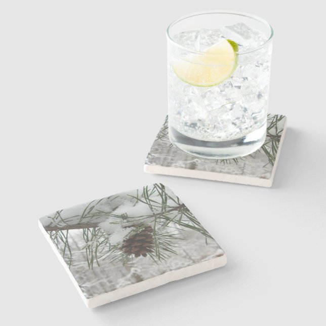 Winternaturfotografie von Snowy Pine Branch Steinuntersetzer (Seitenansicht)