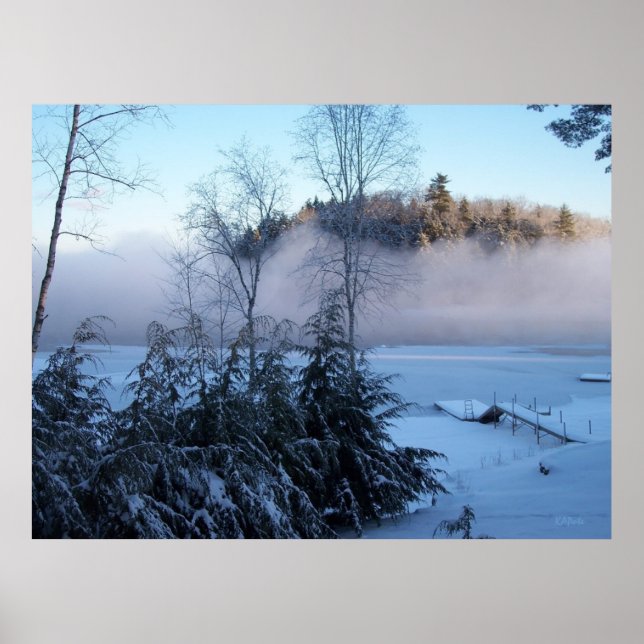 Winternebel rollt auf dem See Poster (Vorne)