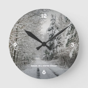Winterreise durch das Wald Runde Wanduhr