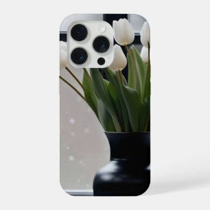 "Winter's Grace: Weiße Tulpen in einer schwarzen V iPhone 15 Pro Hülle