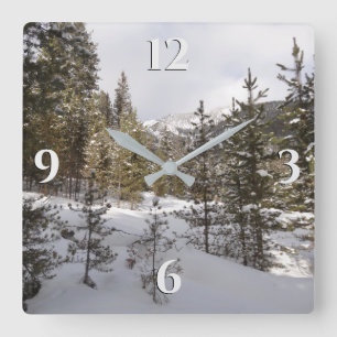 Winterschneebergszene in Montana Quadratische Wanduhr