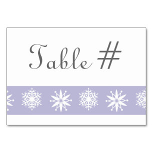 Winterschneeflocken auf der Lavendel-Tafelkarte Tischnummer