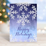 Winterschneeflocken Blaues Aquarell Business Feiertagskarte<br><div class="desc">Die moderne "Happy Holidays" Firmenkarte mit gefalteten Urlaubskarten zeichnet sich durch ein Randmuster aus weißen Winterschneeflocken und ein winterliches Aquarellbild in coolen Blau- und lila-Tönen aus. Personalisieren Sie den individuellen Text für Ihr Unternehmen und senden Sie die diesjährigen Feiertagsgrüße mit Stil.</div>