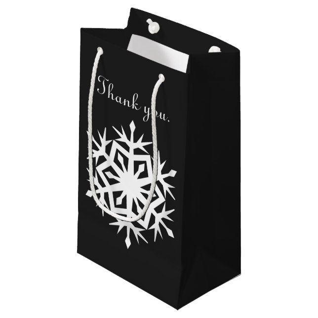 Winterschneeflocken in der schwarzen Geschenktasch Kleine Geschenktüte (Vorderseite Schrägansicht)