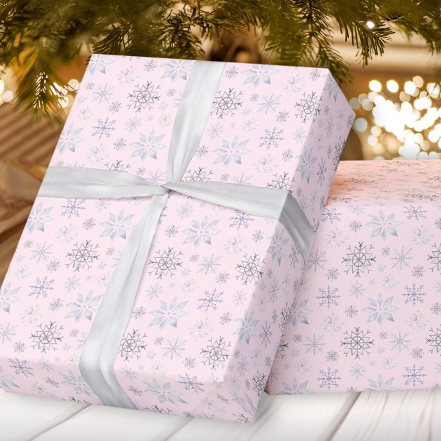 Winterschneeflocken Rosa Weihnachtswackelpapier Geschenkpapier (Winter Snowflakes Pink Christmas Wrapping Paper)