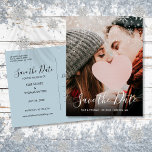 Winterschneeflocken Script-Foto Save the Date Ankündigungspostkarte<br><div class="desc">Dieses moderne Skript-Foto Save the Date Schneeflocken, die über Ihr spezielles Foto fallen und mit einem eleganten Drehbuch Save the Date über Ihren Namen, Datum und Ort in weißem Text überlagert werden. Die Rückseite hat zusätzliche Save the Date Details, einschließlich Ihrer Hochzeitswebsite, mit Ihrer Rücksendeadresse und Platz für die Adresse...</div>