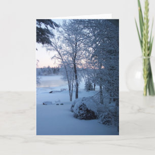 Winterschneefrost über dem See Karte