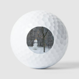 Winterschneeszene der Nachbarin Golfball