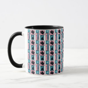 Winterspass. Ski und Accessoires an einem schneebe Tasse