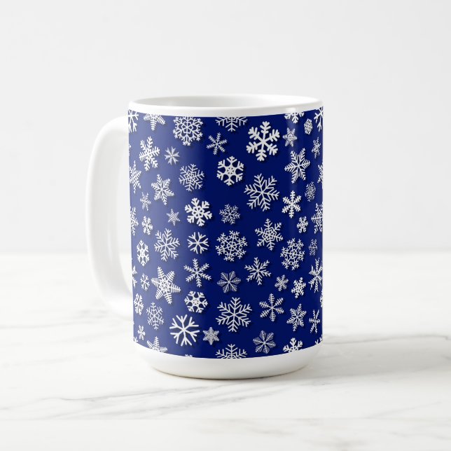 WINTERURLAUB IN BLAU UND WEISS - SCHNEELAGEN KAFFEETASSE (Vorderseite Links)