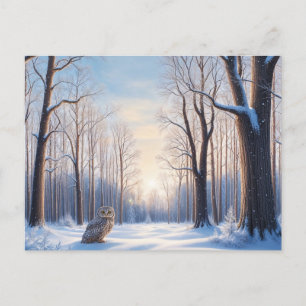 Winterwald, bedeckt mit Schnee und Eule  Postkarte