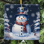 Winterwald Snowman Weihnachten Keramikornament<br><div class="desc">Fügen Sie eine charmante Touch zu Ihrem Baum in dieser Ferienzeit mit einem Winterwald Snowman Weihnachtsfeiertag Keramik Ornament. Im Ornament-Design befindet sich ein niedlicher Schneemann in einem bezaubernden Hut und Schal,  stehend in einer Winterwaldszene mit fallendem Schnee. Mit diesem Design sind auch zusätzliche Geschenk- und Urlaubsartikel erhältlich.</div>