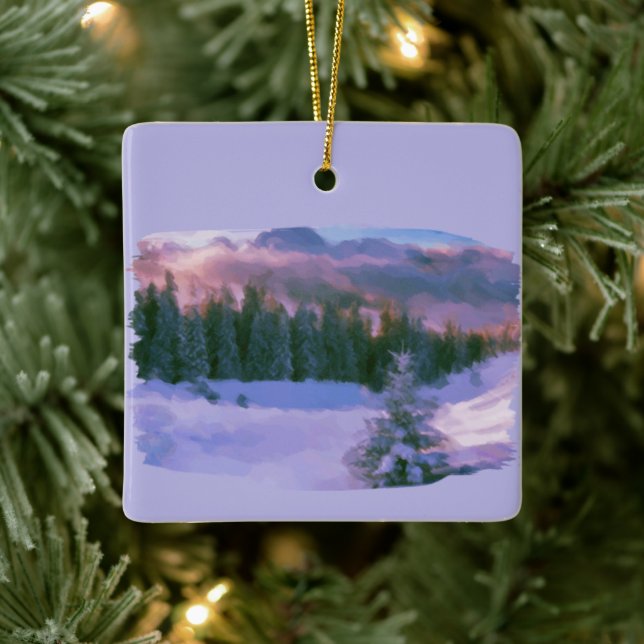 Winterwaldfirmen Lila Licht, das auf Schnee reflek Keramikornament (Baum)