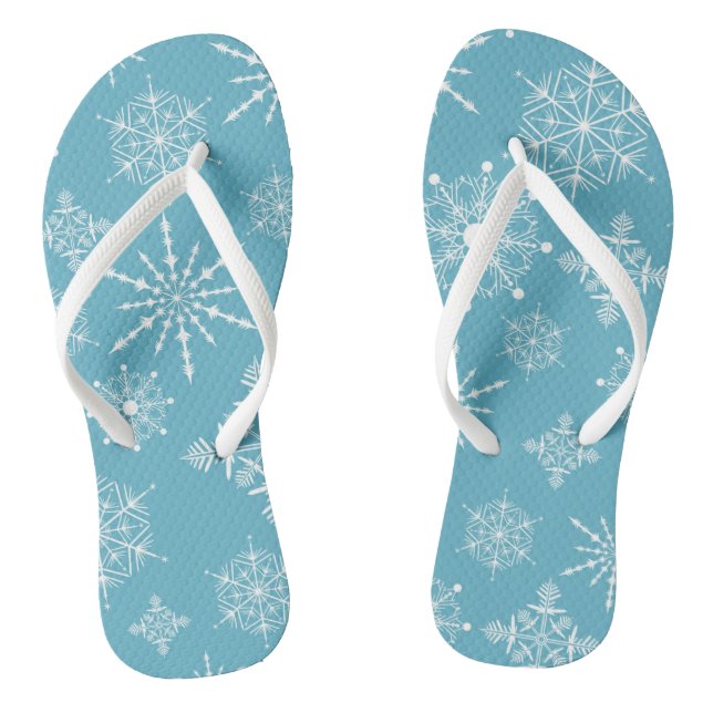 Winterweiße und Eisblaue Schneeflocken Flip Flops (Fußbett)
