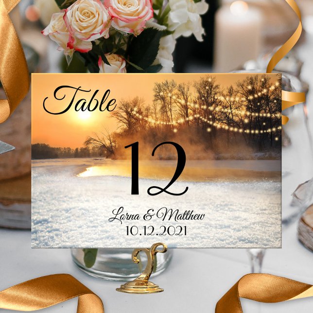 Winterwonderland String Lights Tischnummer Card (A festive table number card featuring a winter wonderland scene at sunset with festive string lights)