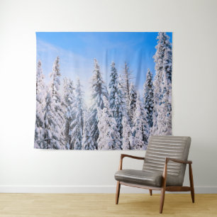 Winterwunder Pinienbäume im Schnee Wandteppich
