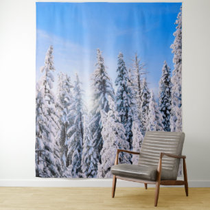 Winterwunder Pinienbäume im Schnee Wandteppich