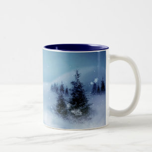 Winterwunderland in der Nacht Zweifarbige Tasse