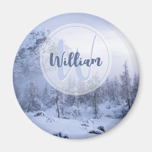 Winterwunderland Nebel Fichtenwald Schnee Monogram Magnet