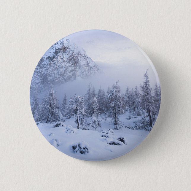 Winterwunderland, Nebel, Fichtenwald und Berge Button (Vorderseite)