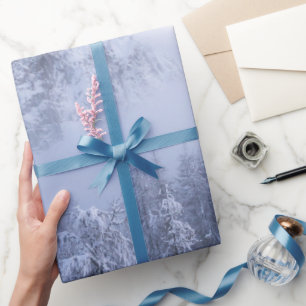 Winterwunderland, Nebel, Fichtenwald und Berge Geschenkpapier