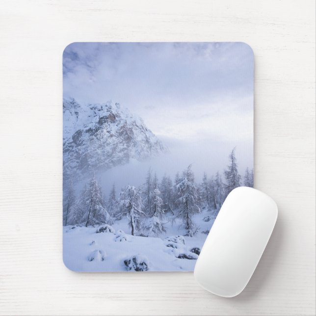 Winterwunderland, Nebel, Fichtenwald und Berge Mousepad (Mit Mouse)