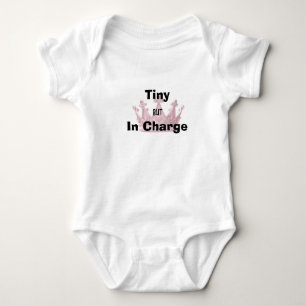 Winzig, aber Chef - Süßes, lustiges Baby-Body – Kr Baby Strampler