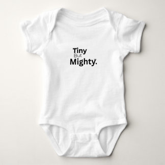 „Winzig aber Stark.“ Stärkung des minimalistischen Baby Strampler