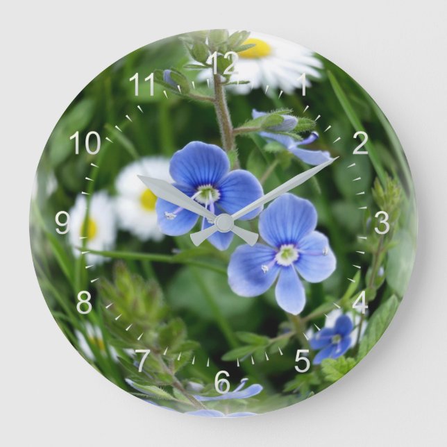 winzige blaue Blumen Große Wanduhr (Vorderseite)