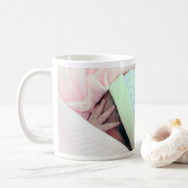 Winzige Finger. Kaffeetasse