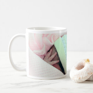 Winzige Finger. Kaffeetasse