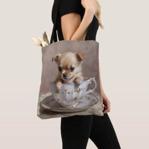 Winzige Freude: Chihuahua-Welpe in einer Teetasse