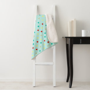 Winzige Polka-Herzen auf Meeresgrün Sherpadecke
