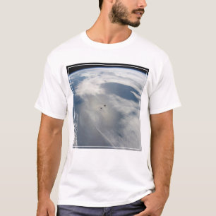 Winzige Satelliten umkreisen über einem Teil der E T-Shirt