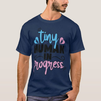 Winziger Mensch im Gange Funny Schwangere Mommy Pr T-Shirt