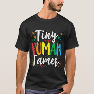Winziger Mensch-Sicherheitstag-Anbieter Babysittin T-Shirt